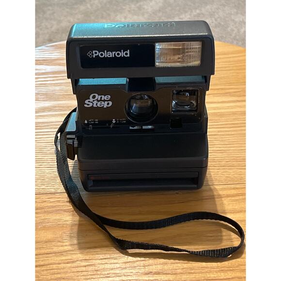 Polaroid One Step 600 Instant Film Camera Built in Flash w/Strap Tested & Works